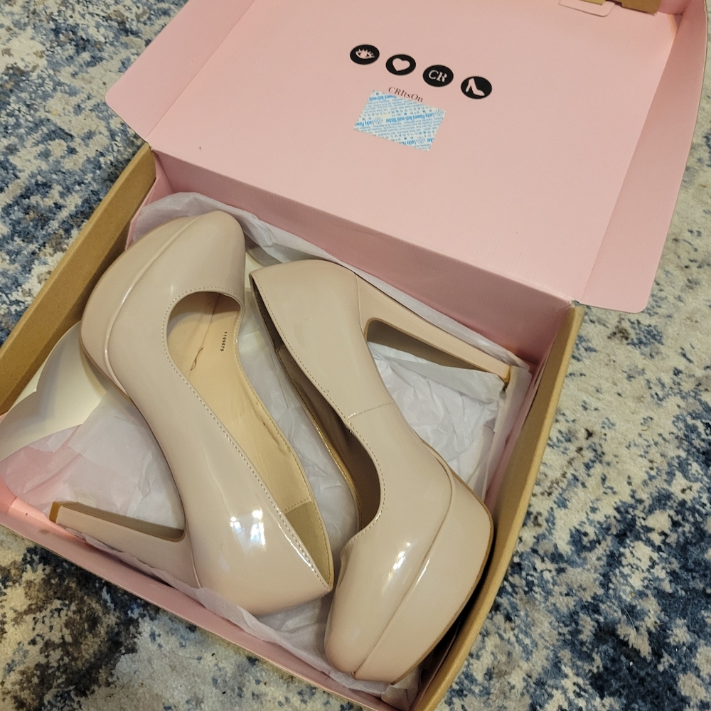 Nude platform high heel size 9 new in box NWT Charlotte Russe